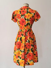 Charger l'image dans la galerie, 1950s - Stunning Roseprint Day Dress - W26 (66cm)
