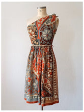 Load image into Gallery viewer, 1950s 1960s - MARIE BONHEUR, Paris - Exquisite Silk Dress - W25 (64cm)