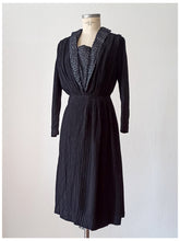 Cargar imagen en el visor de la galería, 1930s - Splendid Black Textured Crepe Dress - W32 (82cm)