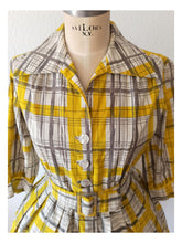 Load image into Gallery viewer, 1950s - Fabulous Yellow Grey Cotton Dress - W27.5 (70cm)