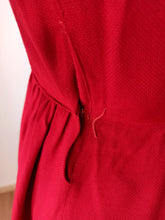 Cargar imagen en el visor de la galería, 1940s - Gorgeous Lipstick Red Rayon Dress - W28.5 (72cm)