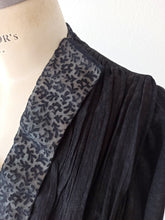 Cargar imagen en el visor de la galería, 1930s - Splendid Black Textured Crepe Dress - W32 (82cm)