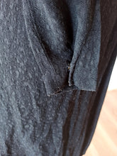 Cargar imagen en el visor de la galería, 1930s - Splendid Black Textured Crepe Dress - W32 (82cm)