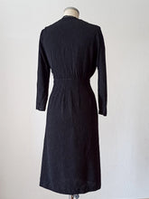 Cargar imagen en el visor de la galería, 1930s - Splendid Black Textured Crepe Dress - W32 (82cm)
