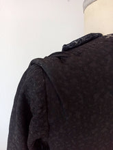 Cargar imagen en el visor de la galería, 1930s - Splendid Black Textured Crepe Dress - W32 (82cm)