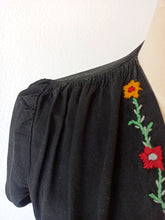 Cargar imagen en el visor de la galería, 1930s - Beautiful Black Embroidered Rayon Dress - W27.5 (70cm)