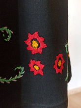 Cargar imagen en el visor de la galería, 1930s - Beautiful Black Embroidered Rayon Dress - W27.5 (70cm)