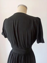 Cargar imagen en el visor de la galería, 1930s - Beautiful Black Embroidered Rayon Dress - W27.5 (70cm)
