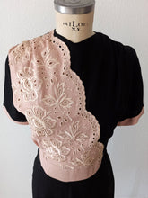 Charger l'image dans la galerie, 1940s (?) - Stunning Pink & Black Rayon Dress - W26/27 (66/68cm)