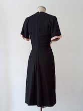 Charger l'image dans la galerie, 1940s (?) - Stunning Pink & Black Rayon Dress - W26/27 (66/68cm)