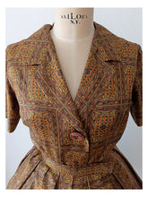 Laden Sie das Bild in den Galerie-Viewer, 1950s 1960s - MAVEL, France - Stunning Satin Silk Dress - W26 (66cm)