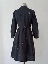 Cargar imagen en el visor de la galería, 1940s 1950s - Precious Half Moon Silk Dress - W30 (76cm)