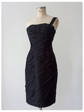 Cargar imagen en el visor de la galería, 1950s - Spectacular Black Sequined Silk Dress - W27 (68cm)