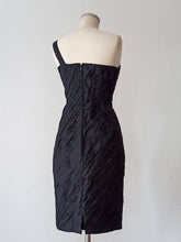 Cargar imagen en el visor de la galería, 1950s - Spectacular Black Sequined Silk Dress - W27 (68cm)