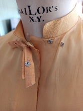 Cargar imagen en el visor de la galería, 1940s 1950s - Stunning Gold Silk Mao Collar Blouse - W34 (86cm)