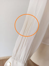 Cargar imagen en el visor de la galería, 1940s 1950s - Gorgeous White Silk Crepe Blouse - Sz Large