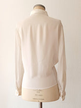 Cargar imagen en el visor de la galería, 1940s 1950s - Gorgeous White Silk Crepe Blouse - Sz Large