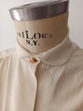 Cargar imagen en el visor de la galería, 1940s 1950s - Exquisite Ivory Rayon Blouse - W31 (80cm)