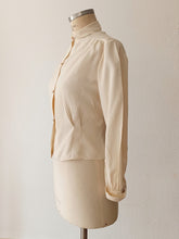 Cargar imagen en el visor de la galería, 1940s 1950s - Exquisite Ivory Rayon Blouse - W31 (80cm)