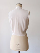 Laden Sie das Bild in den Galerie-Viewer, 1930s - Exquisite White Silk Crepe Blouse