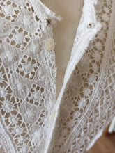 Cargar imagen en el visor de la galería, 1920s 1930s - Delicious Handmade Cotton Lace Blouse