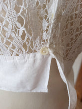 Cargar imagen en el visor de la galería, 1920s 1930s - Delicious Handmade Cotton Lace Blouse