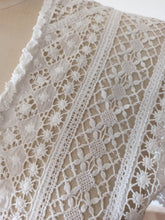 Cargar imagen en el visor de la galería, 1920s 1930s - Delicious Handmade Cotton Lace Blouse