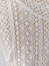 Cargar imagen en el visor de la galería, 1920s 1930s - Delicious Handmade Cotton Lace Blouse