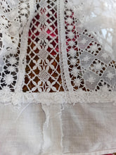Cargar imagen en el visor de la galería, 1920s 1930s - Delicious Handmade Cotton Lace Blouse
