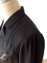 Cargar imagen en el visor de la galería, 1940s - PARIS - Exquisite New Look Black Silk Jacket - W28.5 (72cm)