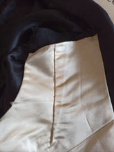 Cargar imagen en el visor de la galería, 1940s - PARIS - Exquisite New Look Black Silk Jacket - W28.5 (72cm)
