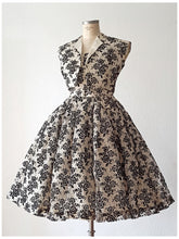 Laden Sie das Bild in den Galerie-Viewer, 1950s - Outstanding French Couture Bolero Dress - W28.5 (72cm)