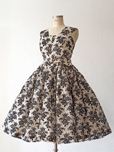 Laden Sie das Bild in den Galerie-Viewer, 1950s - Outstanding French Couture Bolero Dress - W28.5 (72cm)