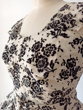 Laden Sie das Bild in den Galerie-Viewer, 1950s - Outstanding French Couture Bolero Dress - W28.5 (72cm)