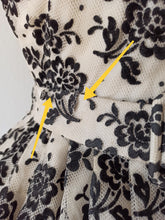 Laden Sie das Bild in den Galerie-Viewer, 1950s - Outstanding French Couture Bolero Dress - W28.5 (72cm)