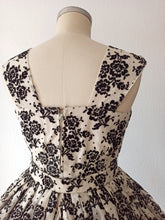 Laden Sie das Bild in den Galerie-Viewer, 1950s - Outstanding French Couture Bolero Dress - W28.5 (72cm)