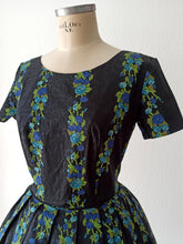 Cargar imagen en el visor de la galería, 1950s 1960s - Gorgeous Hydrangeas Print Cotton Dress - W29 (74cm)