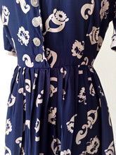 Cargar imagen en el visor de la galería, 1940s - Gorgeous Blue Printed Rayon Dress - W33 (84cm)