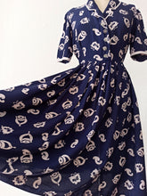Cargar imagen en el visor de la galería, 1940s - Gorgeous Blue Printed Rayon Dress - W33 (84cm)