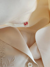 Cargar imagen en el visor de la galería, 1940s - Exquisite Embroidery Silk Crepe Blouse - Sz 42