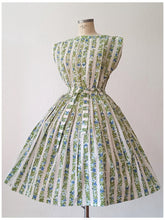Load image into Gallery viewer, 1950s - Precious Floral Cotton Dress - W29 (74cm)