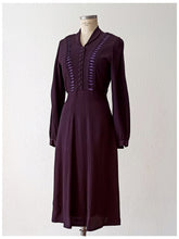 Cargar imagen en el visor de la galería, 1940s - Superb Dark Purple Rayon Dress - W33 (84cm)