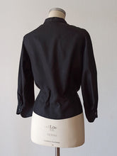 Carica l'immagine nel visualizzatore di Gallery, 1940s 1950s - Exquisite Black Silk Blouse - W39 (100cm)
