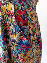 Cargar imagen en el visor de la galería, 1940s - GERMANY - Spectacular Floral Cold Rayon Silk Dress - W29 (74cm)