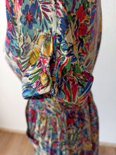 Cargar imagen en el visor de la galería, 1940s - GERMANY - Spectacular Floral Cold Rayon Silk Dress - W29 (74cm)
