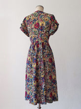 Cargar imagen en el visor de la galería, 1940s - GERMANY - Spectacular Floral Cold Rayon Silk Dress - W29 (74cm)
