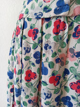 Laden Sie das Bild in den Galerie-Viewer, 1930s 1940s - Adorable Floral Silk Crepe Dress - W32 (82cm)