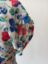 Laden Sie das Bild in den Galerie-Viewer, 1930s 1940s - Adorable Floral Silk Crepe Dress - W32 (82cm)