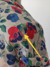 Laden Sie das Bild in den Galerie-Viewer, 1930s 1940s - Adorable Floral Silk Crepe Dress - W32 (82cm)