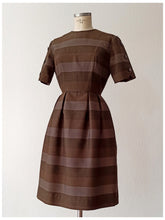 Charger l'image dans la galerie, 1950s 1960s - Stunning Dark Brown Dress - W26 (66cm)